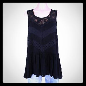 Knox rose Black flowey sleeveless floral tank top